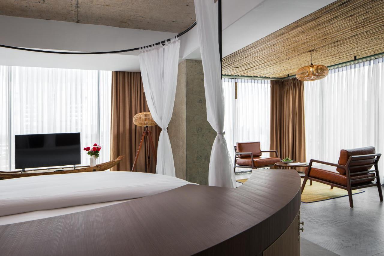 Cest La Vie Boutique Hotel Phnom Penh Exterior photo
